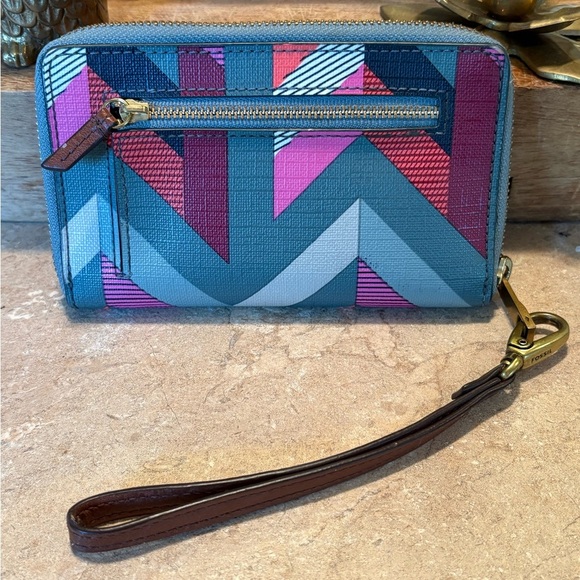 Fossil Multicolor Geometric Wristlet w/ strap - Picture 2 of 13